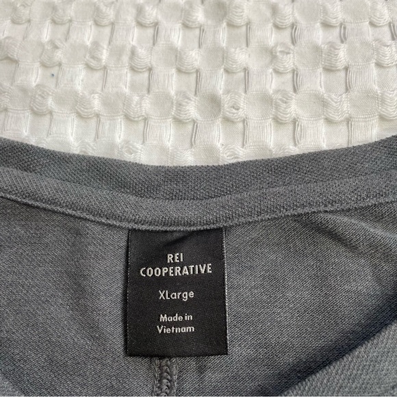 REI Long Sleeve Shirt XL Womens Athletic Hiking Boxy Drop Shoulder Gray - Picture 2 of 6
